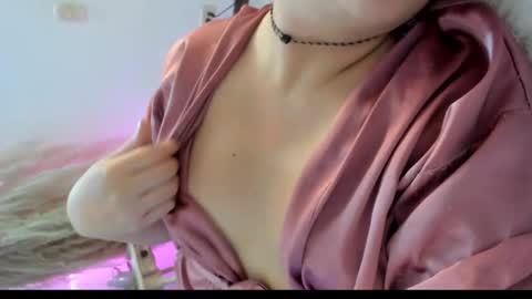 Snapshot of tara__ chatting on December 3, 4:27 pm tara__ online show from December 3, 4:27 pm