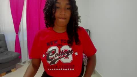 tara_thonson online show from April 4, 7:22 pm