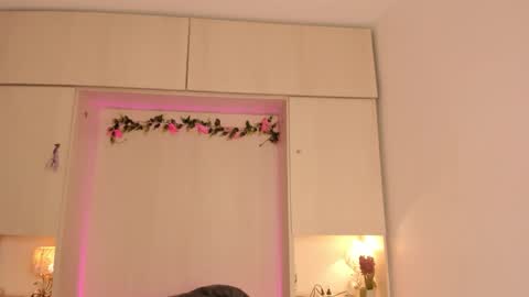  T A R A  online show from March 22, 4:16 am