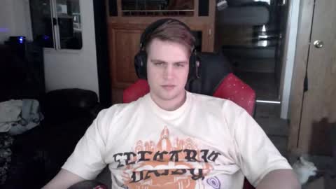 tarus333 online show from February 12, 7:25 am