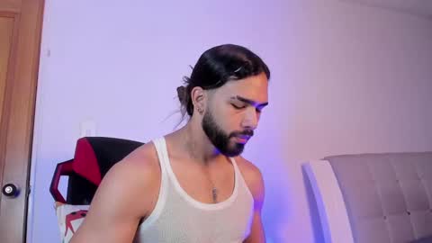 Snapshot of tarzanylobo chatting on December 11, 12:33 am Tarzan online show from December 11, 12:33 am