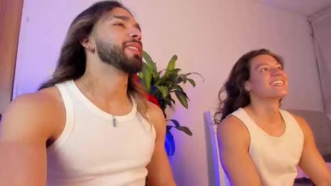 Snapshot of tarzanylobo chatting on December 13, 10:45 pm Tarzan online show from December 13, 10:45 pm