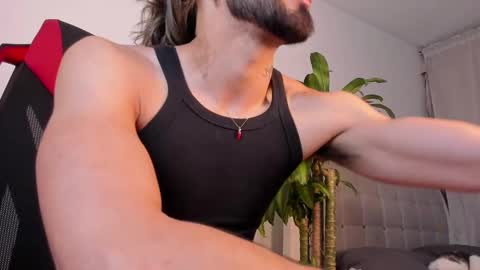 Snapshot of tarzanylobo chatting on January 8, 4:44 am Tarzan online show from January 8, 4:44 am