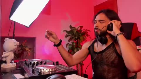 Snapshot of tarzanylobo chatting on February 2, 3:10 am Tarzan online show from February 2, 3:10 am