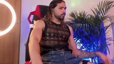 Snapshot of tarzanylobo chatting on March 9, 11:35 pm Tarzan online show from March 9, 11:35 pm