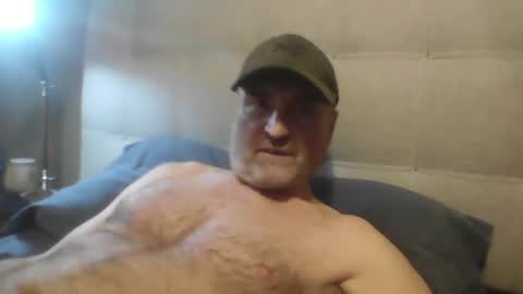 Snapshot of tarzeny77 chatting on February 21, 8:05 pm tarzeny77 online show from February 21, 8:05 pm