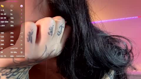 Snapshot of tashinadoncaster chatting on May 2, 10:15 pm Viola online show from May 2, 10:15 pm