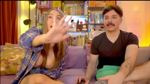 Snapshot of task_manager chatting on March 7, 8:11 pm Vivian Clark online show from March 7, 8:11 pm