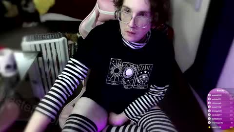 Snapshot of tasteflavored_femboy chatting on December 16, 7:35 am Taste online show from December 16, 7:35 am