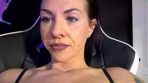 Snapshot of tastemecaroline chatting on December 17, 2:06 am tastemecaroline online show from December 17, 2:06 am