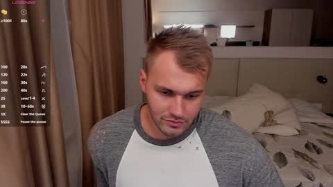 Snapshot of tasty_justin chatting on December 4, 9:24 pm My shows 2100500 UTC3 online show from December 4, 9:24 pm