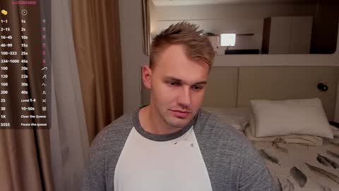 Snapshot of tasty_justin chatting on December 8, 10:47 pm My shows 2100500 UTC3 online show from December 8, 10:47 pm