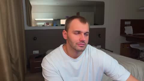 Snapshot of tasty_justin chatting on November 7, 3:28 am My shows 2100500 UTC3 online show from November 7, 3:28 am