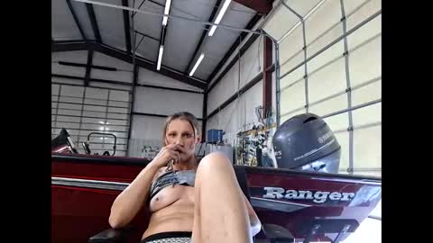tastypeach6989 online show from May 3, 6:58 pm