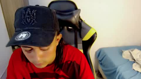 Snapshot of tatannn_ chatting on November 15, 4:47 pm T A T A N online show from November 15, 4:47 pm