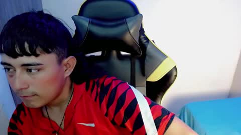 Snapshot of tatannn_ chatting on November 17, 8:14 pm T A T A N online show from November 17, 8:14 pm