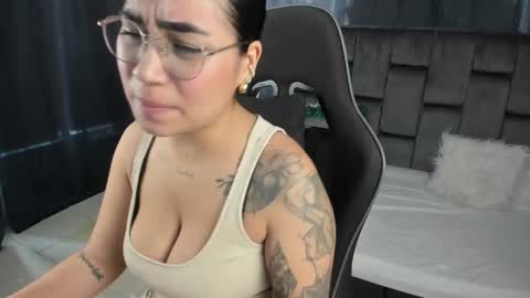 Snapshot of tati_jones chatting on November 25, 7:36 pm Tatiana online show from November 25, 7:36 pm