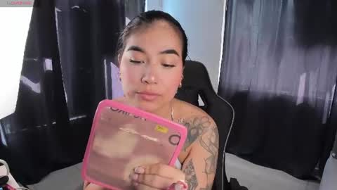 Snapshot of tati_jones chatting on June 10, 7:24 pm Tatiana online show from June 10, 7:24 pm
