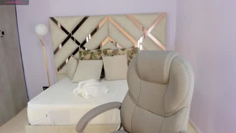 Tati Saldarriaga online show from November 15, 7:54 pm