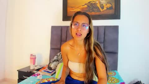 Snapshot of tatiana_valencia chatting on May 5, 1:19 pm Tati online show from May 5, 1:19 pm