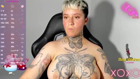 Snapshot of tatoo_girl chatting on December 6, 6:17 pm jess online show from December 6, 6:17 pm