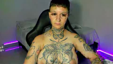 Snapshot of tatoo_girl chatting on January 16, 4:50 pm jess online show from January 16, 4:50 pm