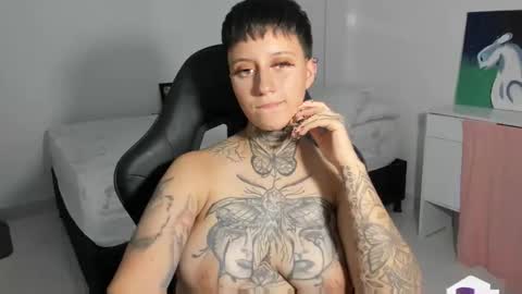 Snapshot of tatoo_girl chatting on March 7, 9:06 pm jess online show from March 7, 9:06 pm