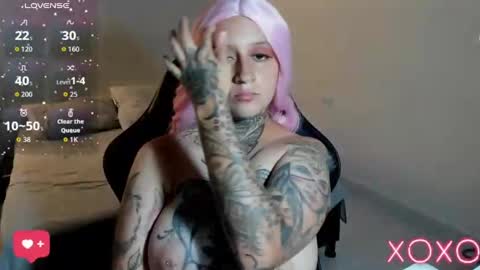 Snapshot of tatoo_girl chatting on November 15, 7:43 pm jess online show from November 15, 7:43 pm