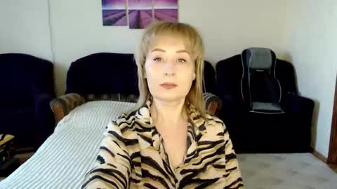 Snapshot of tattease chatting on May 5, 12:57 pm Tattease online show from May 5, 12:57 pm