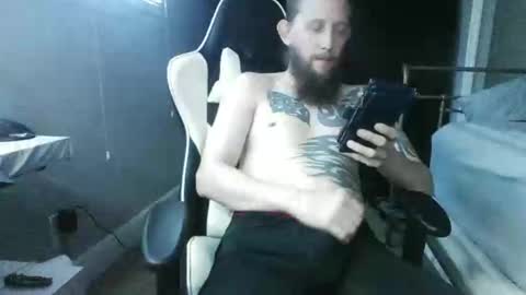 Snapshot of tatted9inches chatting on November 1, 4:31 pm tatted9inches online show from November 1, 4:31 pm