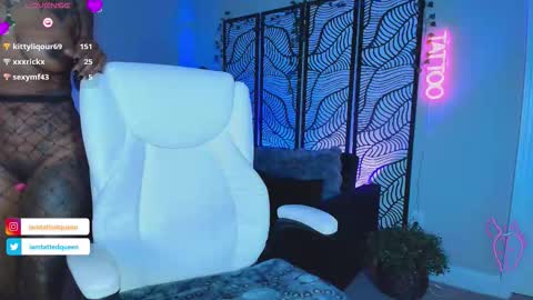 Snapshot of tatted_vixen chatting on October 30, 9:37 pm Tatted Queen online show from October 30, 9:37 pm