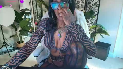 Tatted Queen online show from May 17, 8:49 pm