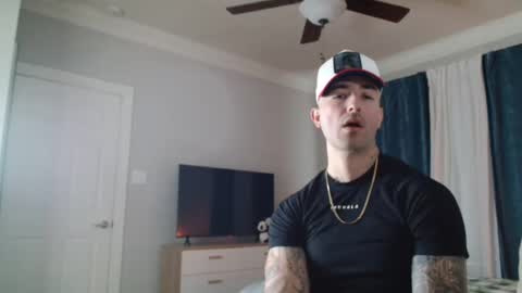 Snapshot of tattedlatino1 chatting on December 17, 7:15 pm tattedlatino1 online show from December 17, 7:15 pm