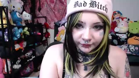 TattedThickandPretty online show from June 16, 12:24 am