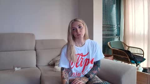 Snapshot of tattoobbgirl chatting on February 6, 1:47 pm tattoobbgirl online show from February 6, 1:47 pm