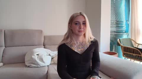 Snapshot of tattoobbgirl chatting on February 10, 1:15 pm tattoobbgirl online show from February 10, 1:15 pm