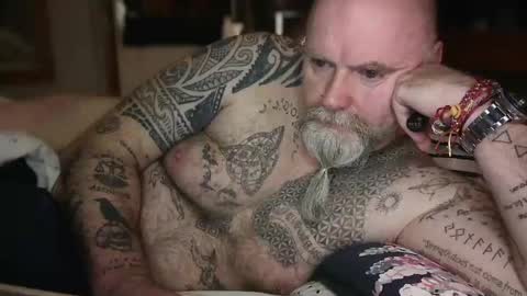 Tattooeddilf 01 online show from February 3, 2:53 am
