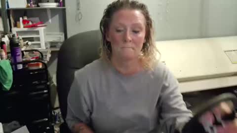 Lisa Lovely online show from February 10, 11:15 am