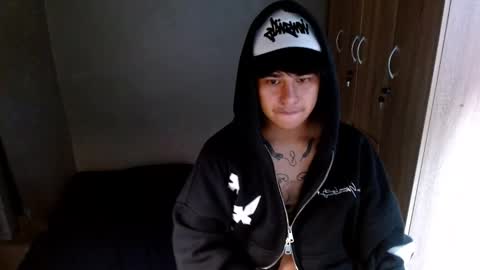 Snapshot of tattooguy1209 chatting on November 10, 5:01 pm zareen online show from November 10, 5:01 pm