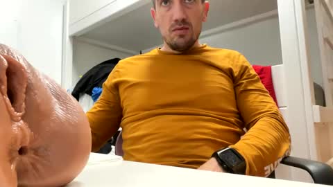 Tatuador40 online show from December 6, 7:01 pm