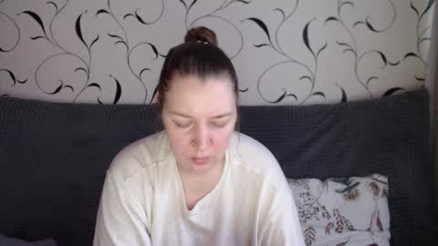 Snapshot of taxxxu chatting on December 17, 7:25 am Diana online show from December 17, 7:25 am