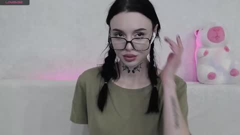 Snapshot of tayaavis chatting on October 31, 7:37 pm Taya online show from October 31, 7:37 pm