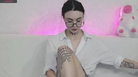 Snapshot of tayaavis chatting on November 15, 6:04 pm Taya online show from November 15, 6:04 pm