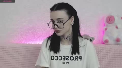 Snapshot of tayaavis chatting on November 30, 6:01 pm Taya online show from November 30, 6:01 pm