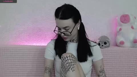 Snapshot of tayaavis chatting on December 3, 7:12 pm Taya online show from December 3, 7:12 pm