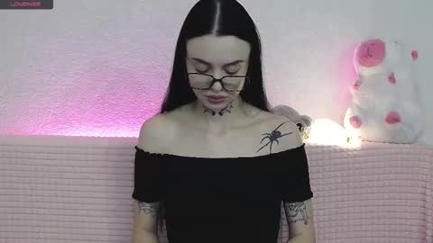 Snapshot of tayaavis chatting on December 4, 8:06 pm Taya online show from December 4, 8:06 pm