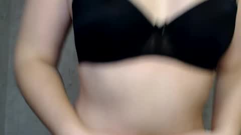 Snapshot of tayagirl chatting on December 3, 11:14 pm Taya online show from December 3, 11:14 pm