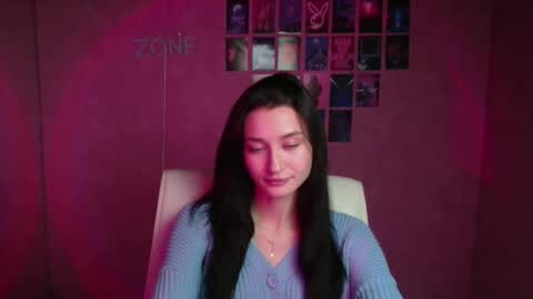 Snapshot of tayavibe chatting on November 18, 6:51 am Taya online show from November 18, 6:51 am