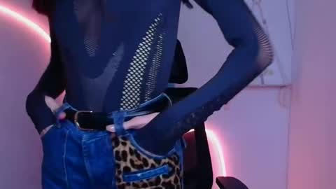 Snapshot of tayavibe chatting on December 18, 6:41 am Taya online show from December 18, 6:41 am