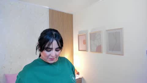 Taylor Bennet online show from November 4, 12:15 pm